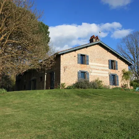 D'hotes De Jacobiel Bed and Breakfast